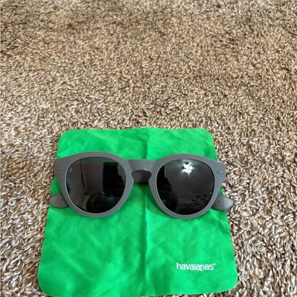 Havaianas Women's Grey Sunglasses